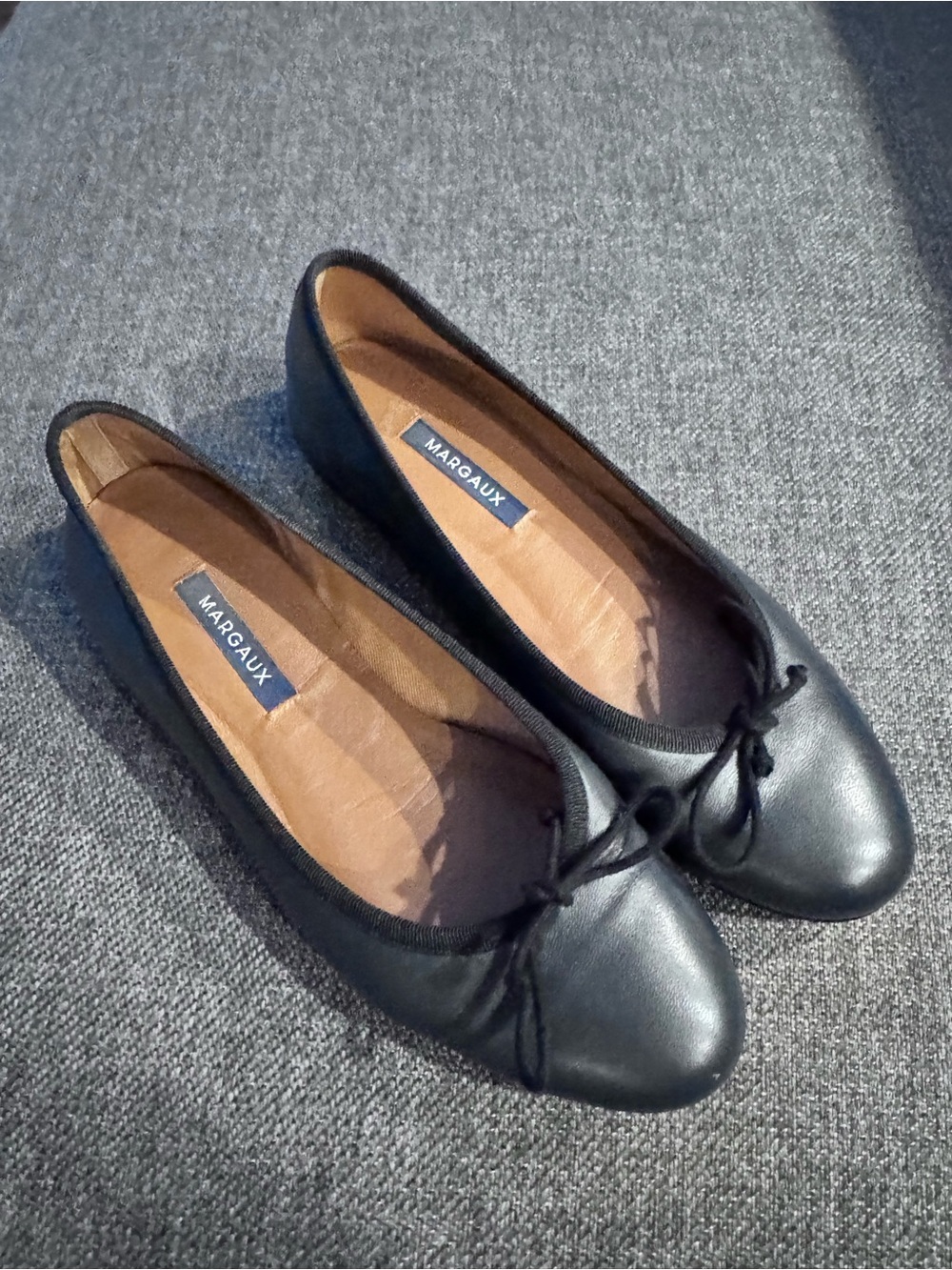 Margaux Demi Women's navy and Black Leather Ballet Flats sz 37.5